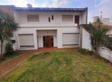 PH de 5 ambientes, General San Martín · Amplio PH de 3 Dorm., Dos Baños, Jardín y Doble Cochera Cubierta.