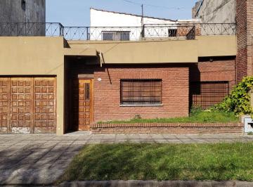 Casa de 4 ambientes, Lomas de Zamora · Amplia Casa en Banfield