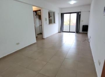 Departamento de 4 ambientes, La Plata · Cantisano Propiedades Alquila Departamento en La Plata Av44 26 y 27!