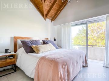Casa · 300m² · 9 Ambientes · Casa en Venta Desarrollada en Dos Plantas en Santa María de Los Olivos
