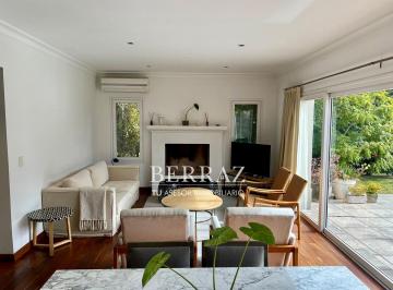 Casa · 244m² · 4 Ambientes · 2 Cocheras · Casa Venta 4 Ambientes en Ayres de Pilar Lote de 842 m²