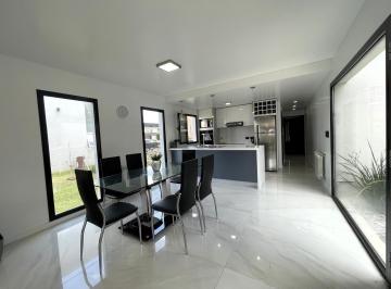 Casa · 176m² · 5 Ambientes · 2 Cocheras · Venta Casa - Puerto Roldan - Barrio Privado