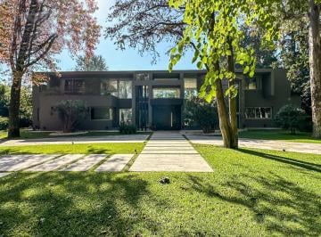 Casa · 680m² · 7 Ambientes · 1 Cochera · Venta Casa de 4 Dorm. - Highland Park