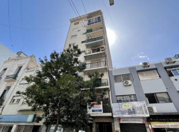 Oficina comercial · 80m² · 3 Ambientes · Comodisimo Semipiso Apto Profesional Ubicado a Una Cuadra y Media de Av Cordoba.