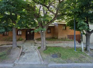 Casa · 389m² · 6 Ambientes · 2 Cocheras · Casa en Gobernador Benegas