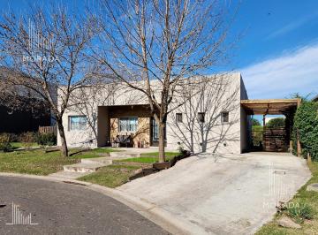 Casa · 132m² · 5 Ambientes · 1 Cochera · Venta Casa Santa Guadalupe