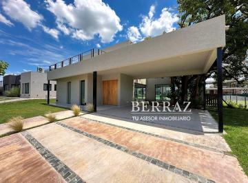 Casa · 245m² · 5 Ambientes · 2 Cocheras · Casa Venta 5 Ambientes en La Calesa Pilará Lote 809 m²