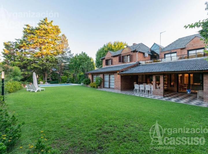 Casa · 334m² · 5 Ambientes · 1 Cochera