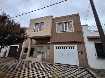 Casa · 182m² · 5 Ambientes · 1 Cochera · Casa en Venta Campana