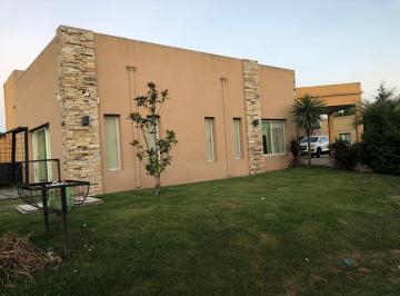 Casa · 350m² · 5 Ambientes · Hermosa Casa en El Barrio Malibu