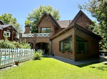 Casa · 800m² · 5 Ambientes · 2 Cocheras · Casa en Alquiler con Muebles Saint Thomas Sur Canning