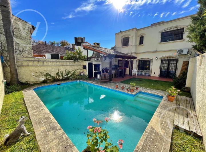 Casa · 220m² · 5 Ambientes · 1 Cochera