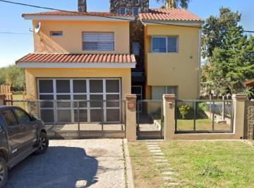 Casa · 249m² · 3 Dormitorios · 1 Cochera · Casa de 3 Dorm. en Barrio Los Solares en Funes