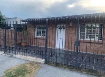 Casa de 5 ambientes, Córdoba · Apta a Credito Venta Casa de Dos Dorm. en Barrio Caceres!