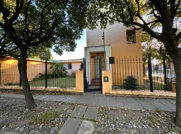 Casa · 216m² · 4 Ambientes · 1 Cochera · Casa a La Venta B San Carlos Apto Credito