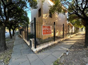 Casa · 216m² · 4 Ambientes · 1 Cochera · Casa a La Venta B San Carlos Apto Credito