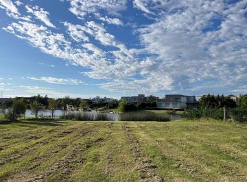 Terreno · 988m² · Hermoso Lote Al Lago en Venta Barrio San Benito Villanueva
