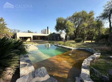 Casa · 462m² · 5 Ambientes · 2 Cocheras · Casa en Venta Lomas de La Carolina