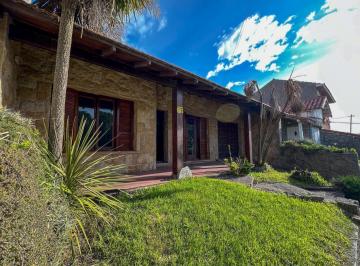 Casa · 101m² · 4 Ambientes · 1 Cochera · Casa en Punta Mogotes 3 Dorm. Sobre Lote Propio