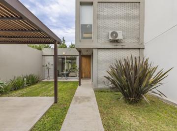Casa · 100m² · 4 Ambientes · 2 Cocheras · Casa - Joaquin Gorina