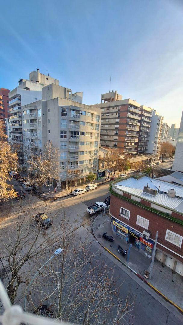Depto 2 amb, 40m² amoblado con balcón — La Perla