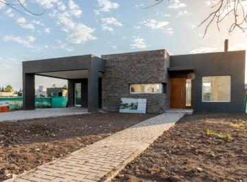 Casa · 110m² · 3 Ambientes · 2 Cocheras · Venta Casa 2 Dorm. - Puerto Roldán