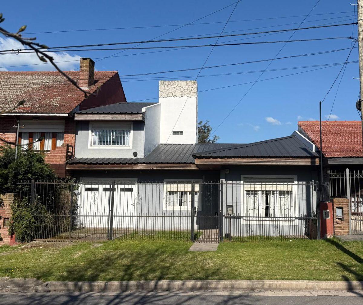 Venta Chalet de 163 M2, 3 dormitorios, 3 baños, jardín y garaje doble