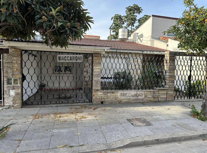Casa · 121m² · 4 Ambientes · 1 Cochera