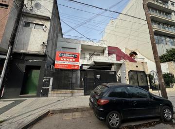 Casa · 150m² · 3 Ambientes · 1 Cochera · En Venta PH Tres Ambientes Al Frente Cochera Cubierta
