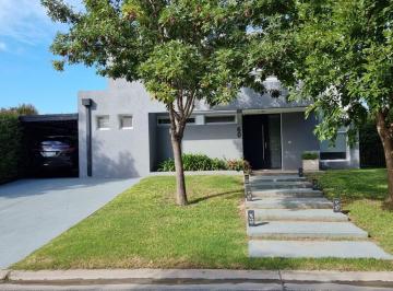 Casa · 660m² · 5 Ambientes · 2 Cocheras · Casa en Alquiler, Amueblada, Barrio La Comarca