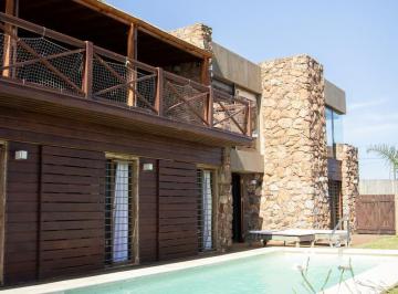 Casa · 498m² · 5 Ambientes · 1 Cochera · Casa en El Chorro