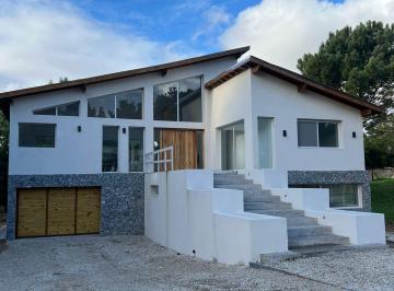 Casa de 4 ambientes, Costa Esmeralda · Ecuestre 58 - 4 Dorm (2 en Suite) a Estrenar