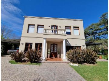 Casa · 300m² · 4 Ambientes · 4 Cocheras · Venta Excelente Casa con Parque y Piscina - 3000 m² Parque