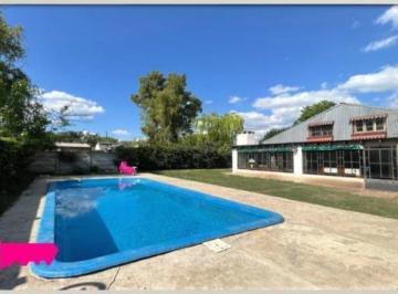 Quinta vacacional · 360m² · 5 Ambientes · 2 Cocheras · Casa Quinta en Venta Zona Céntrica