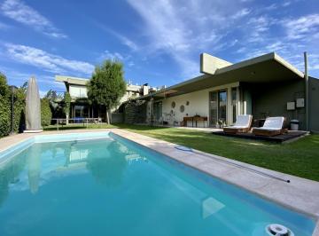 Casa · 410m² · 4 Dormitorios · 2 Cocheras · Casa Barrio Privado Rincón de Terrada - Chacras de Coria