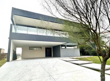 Casa · 254m² · 5 Ambientes · 3 Cocheras · Venta Casa en El Canton Norte 4 Dorm.