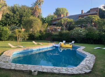 Casa · 350m² · 5 Ambientes · 3 Cocheras · Casa - Punta Chica en Alquiler!