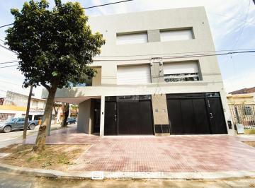 Departamento · 100m² · 7 Ambientes · 1 Cochera · Triplex en La Florida con Quincho y Parrillero 108 m²