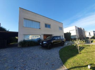 Casa · 850m² · 5 Ambientes · Casa - Juan Maria Gutierrez