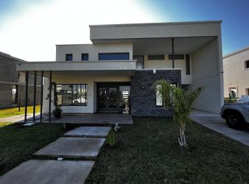 Casa · 257m² · 4 Dormitorios · Casa en Villalobos