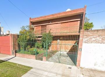Casa · 206m² · 5 Ambientes · 2 Cocheras · Casa - Sarandi