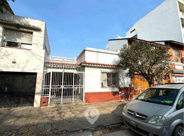 Casa · 109m² · 4 Ambientes · 1 Cochera · Casa en Venta de 2 Dorm. Galería, Patio, Lavadero y Galpón. Centro Zárate