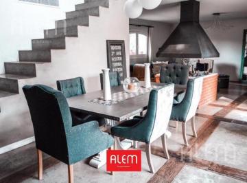 Casa · 210m² · 3 Ambientes · 2 Cocheras · Casa a La Venta en Echeverria del Lago | Posible Permuta Departamento.