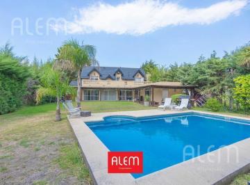 Casa · 180m² · 7 Ambientes · Casa de 5 Dorm. en Venta en Echeverría del Lago