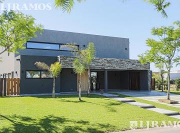Casa · 323m² · 5 Ambientes · 3 Cocheras · Casa - Puerto de Escobar
