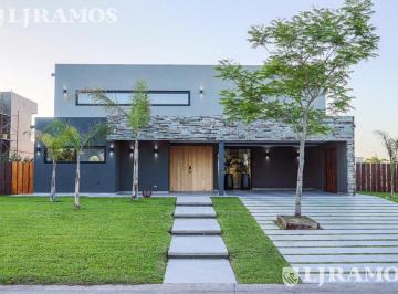 Casa · 323m² · 5 Ambientes · 3 Cocheras · Casa - Puerto de Escobar