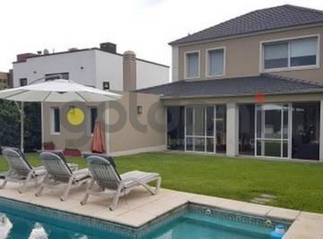Casa · 265m² · 4 Ambientes · 2 Cocheras · Excelente Casa en Venta con Piscina en Altos de Hudson I