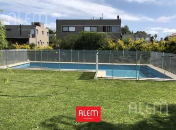Casa · 248m² · 4 Ambientes · 2 Cocheras · Casa en Venta en Los Naranjos, Canning