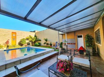 Casa · 312m² · 5 Ambientes · 3 Cocheras · Venta Casa 5 Ambientes Valentin Alsina Garage Pileta