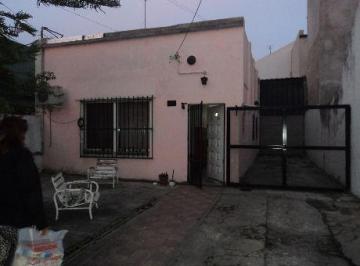 Casa · 127m² · 3 Ambientes · 1 Cochera · Venta Casa 3 Amb 225 m² Cochera Lanus Oeste